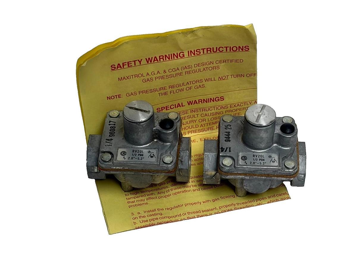 Lot of 2 Maxitrol RV20L Gas Pressure Regulator 1/4" NPT 1/2 PSIG 2.8"-5.2" WC