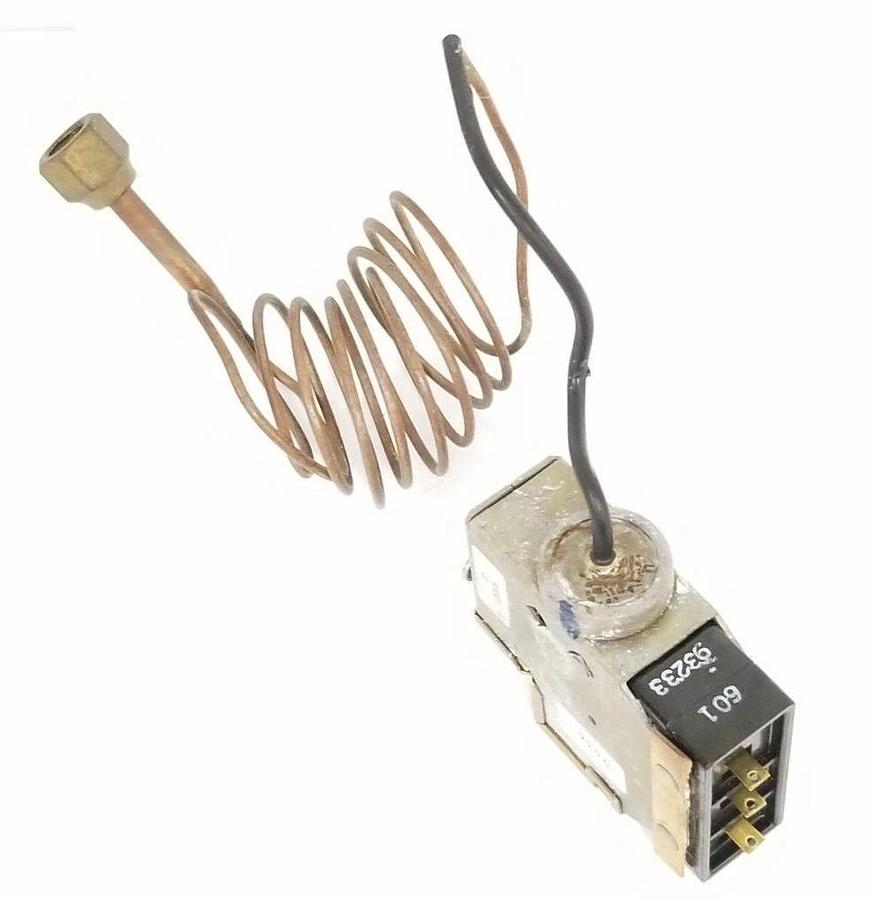 Used JOHNSON CONTROLS / PENN 9322G THERMOSTAT MODULE 601 93233