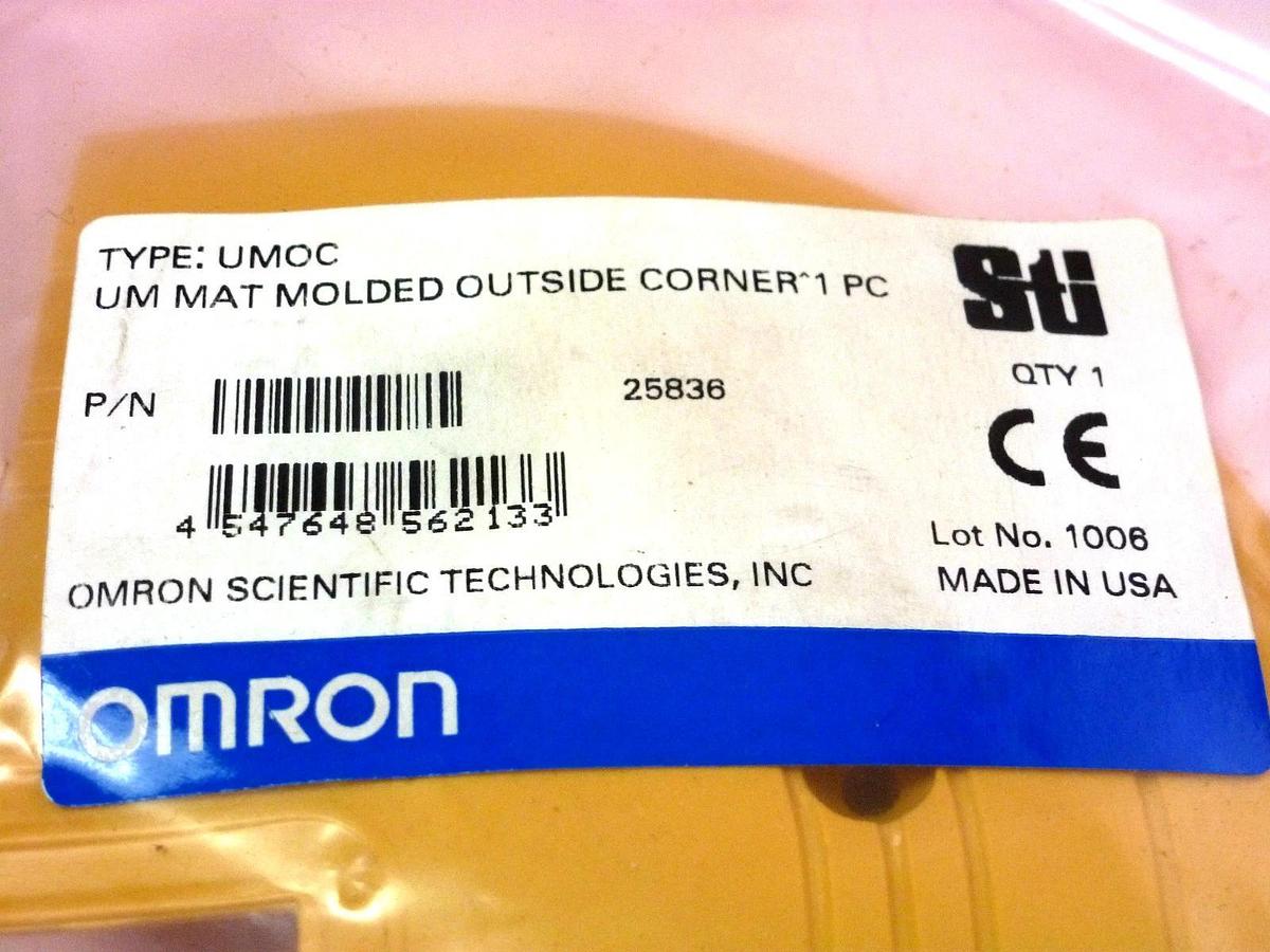 Used OMRON STI UMOC 25836 UM MAT MOLDED OUTSIDE CORNER 1 PC UM0C NEW