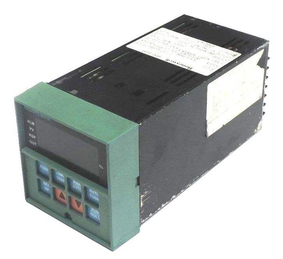 Used HONEYWELL DC3003-0-10A-1-00-0111 TEMPERATURE CONTROLLER UDC-3000 DC3003