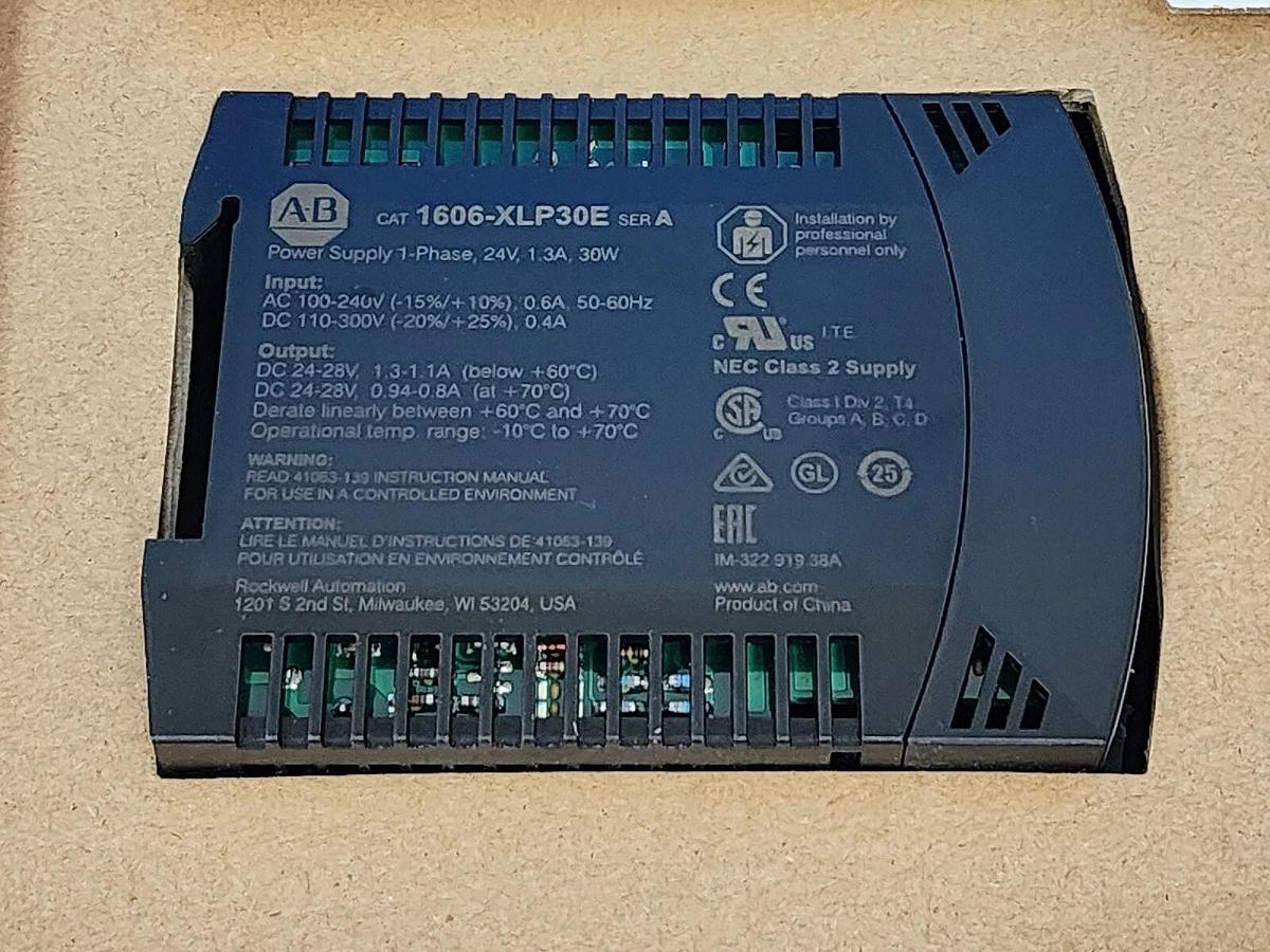 Used NIB ALLEN BRADLEY 1606-XLP30E DC POWER SUPPLY 1606XLP30E SER. A