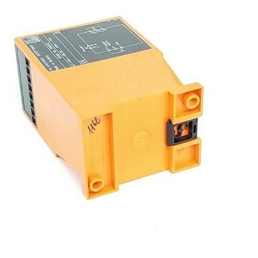 Used EFECTOR IFM ORDER NO. DN0012 AMPLIFIER MODULE N 600, TYP NO 33-I, 110V AC