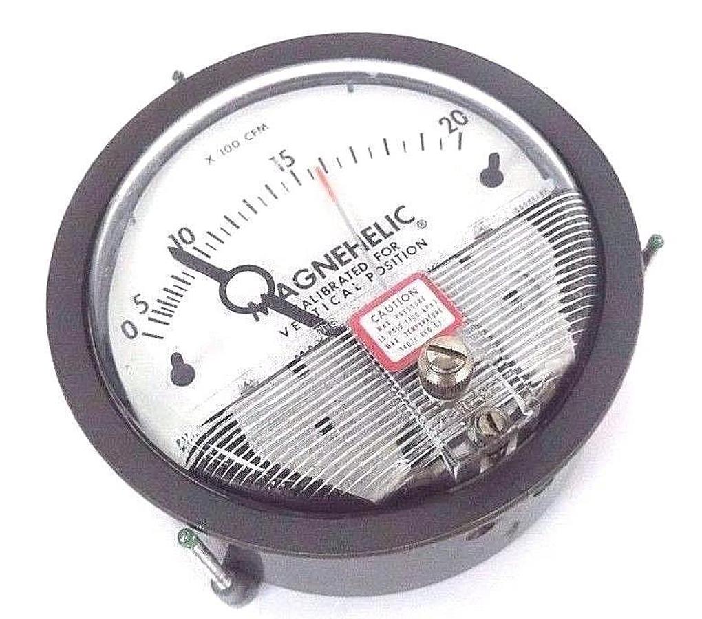 Used DWYER 12-166995-00 MAGNEHELIC PRESSURE GAUGE 12-166995-01 MAG 1-8, MAG 2-10