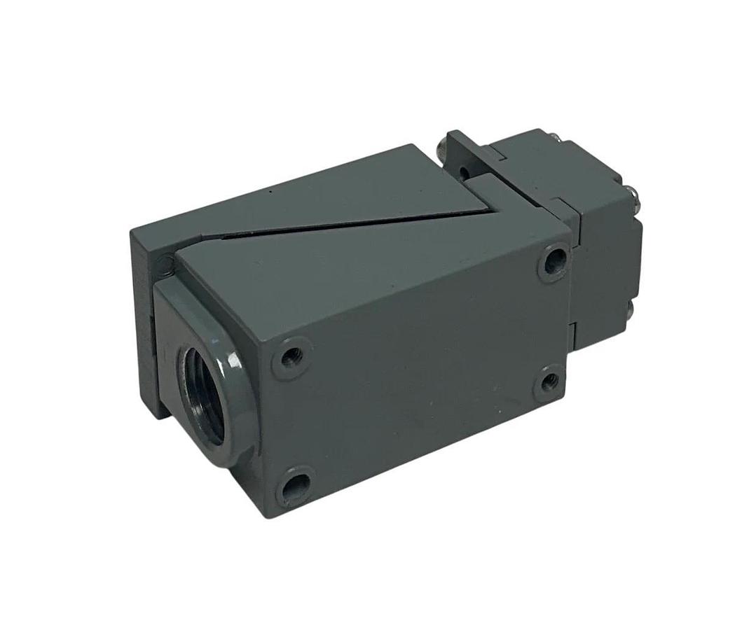ALLEN BRADLEY 802T-AP /J BULLETIN 802T PLUG-IN OILTIGHT LIMIT SWITCH 802TAP NSMP