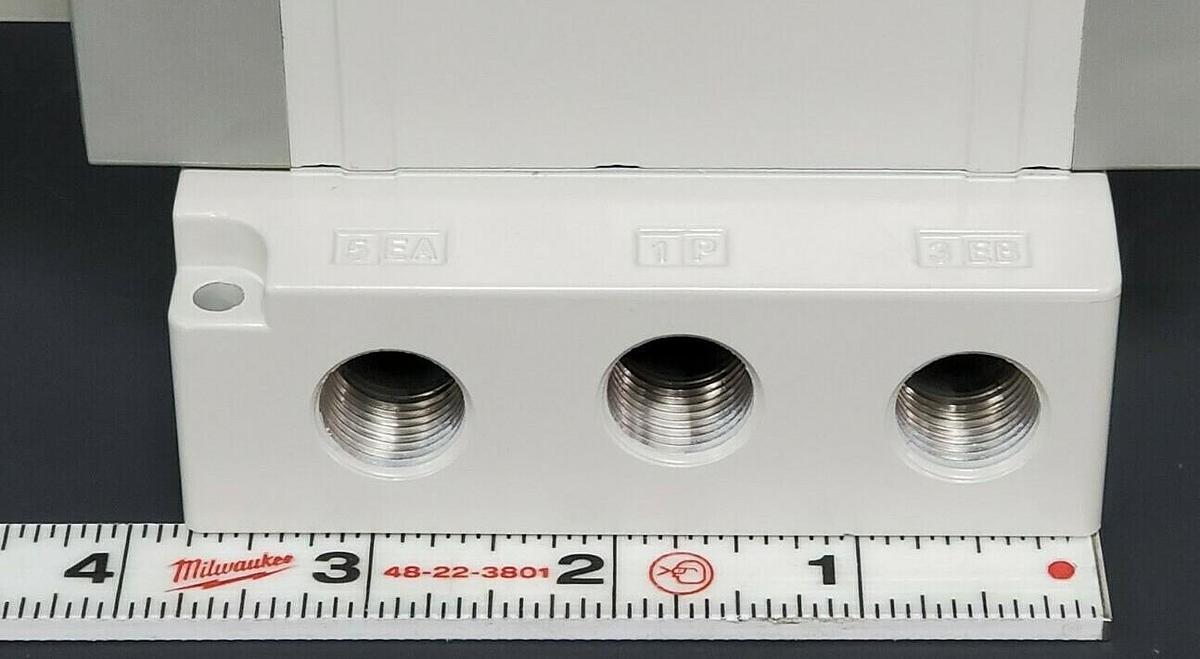 Used NEW SMC SY9240R-5DZ-03 SOLENOID VALVE SY9240R5DZ03, 0.25~0.7MPa