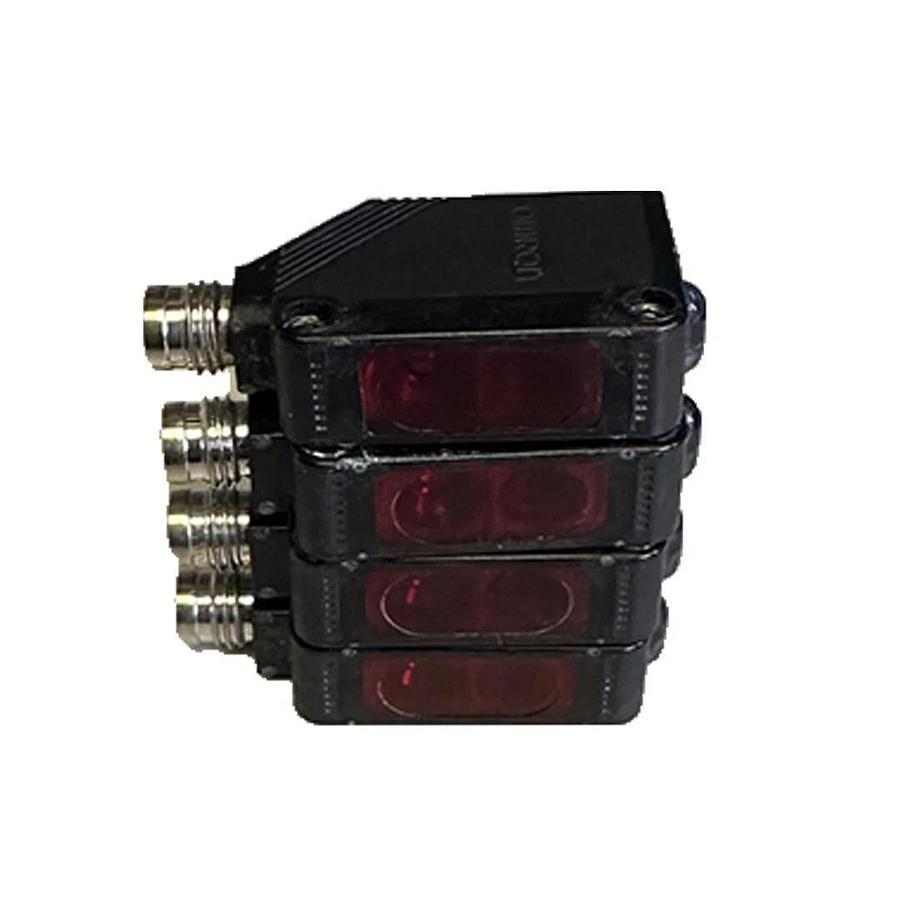 Used 4 OMRON E3Z-D86 / E3ZD86 PHOTOELECTRIC SENSORS 12-24VDC DIFFUSE-REFLECTIVE