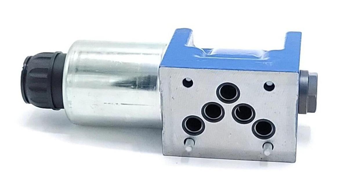 NEW BOSCH REXROTH 5-4WE 10 J2B50/EG24N9K4/M CONTROL VALVE R901328321