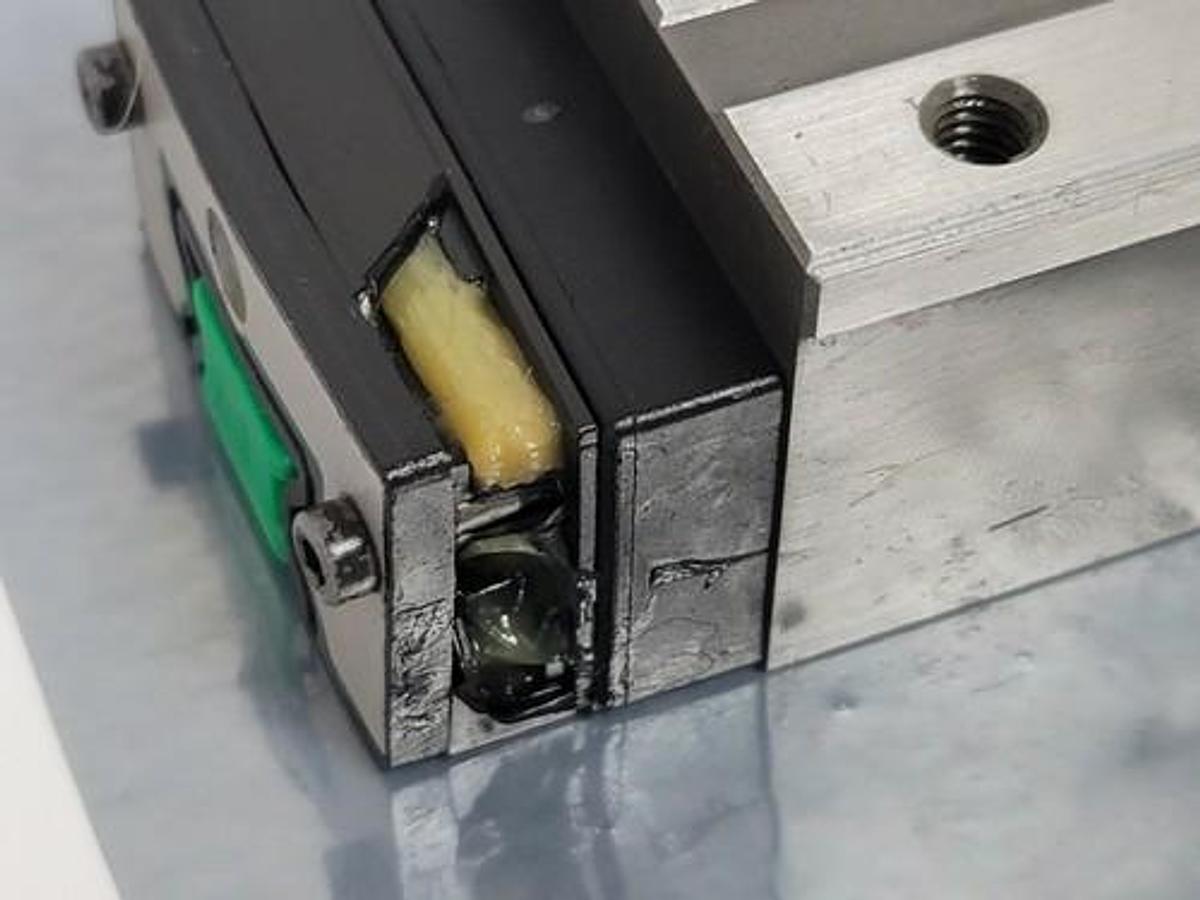 BOX OF 2 NIB INA KWVE25-H-LZV+PP2 LINEAR CARRIAGE BEARINGS 005-286-530
