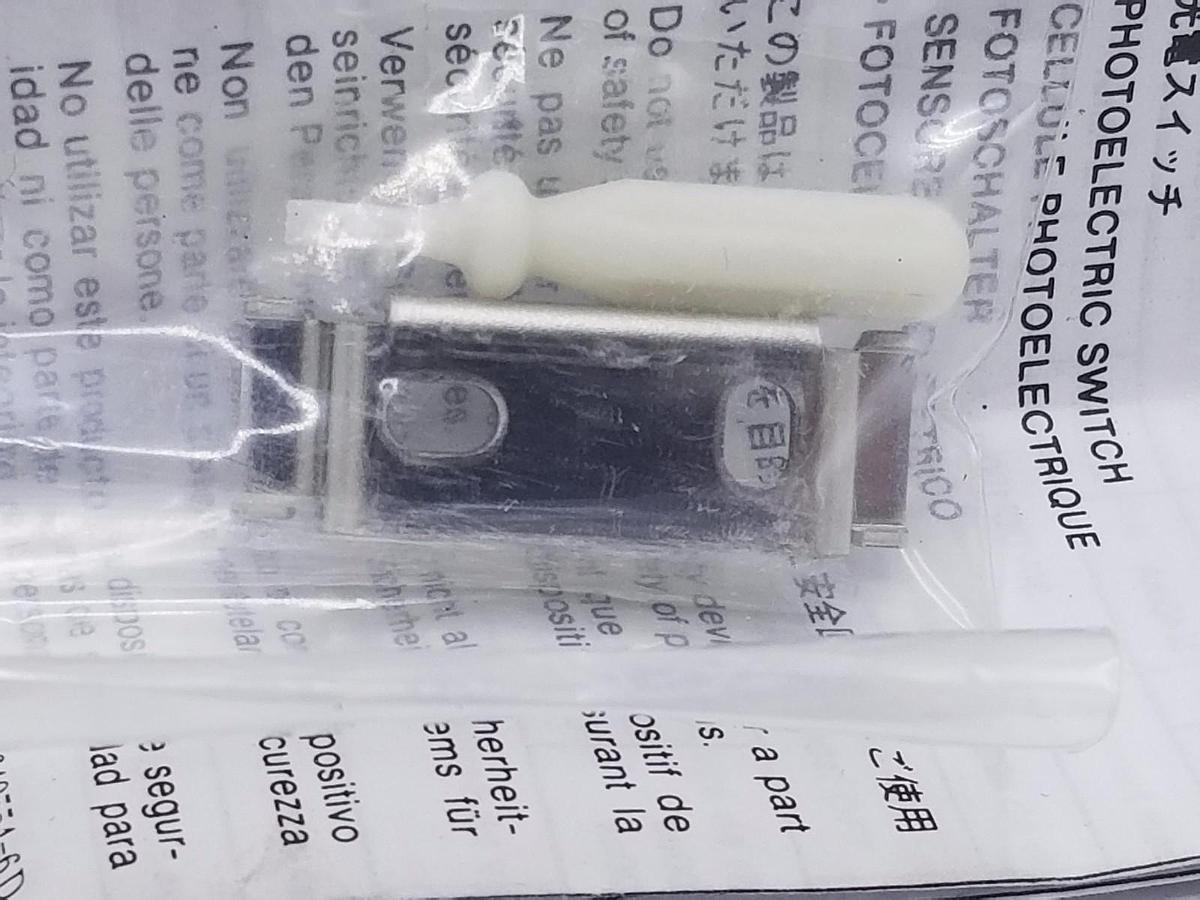 Used OMRON E3X-A11 PHOTOELECTRIC SWITCH E3XA11, 10 TO 30 VDC