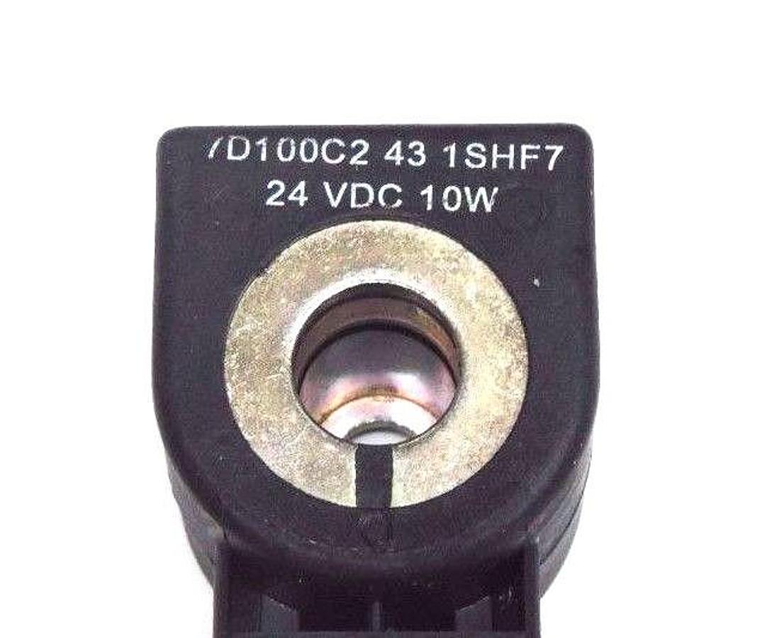 Used LOT OF 2 PARKER 7133KBN1LVJ1 SOLENOID VALVE COILS W/ CONNECTOR 7D100C2, 24VDC