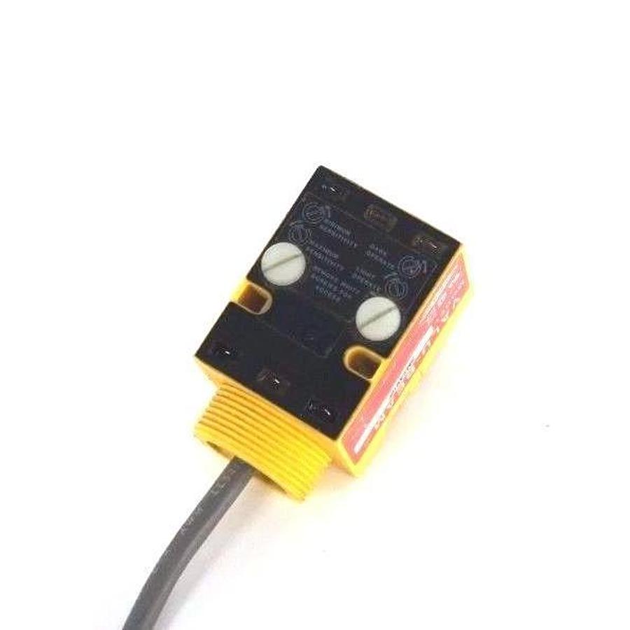 Used BANNER SM2A912F VALUE BEAM GLASS FIBER OPTIC SCANNER 24-250VAC 50/60HZ 20" CORD