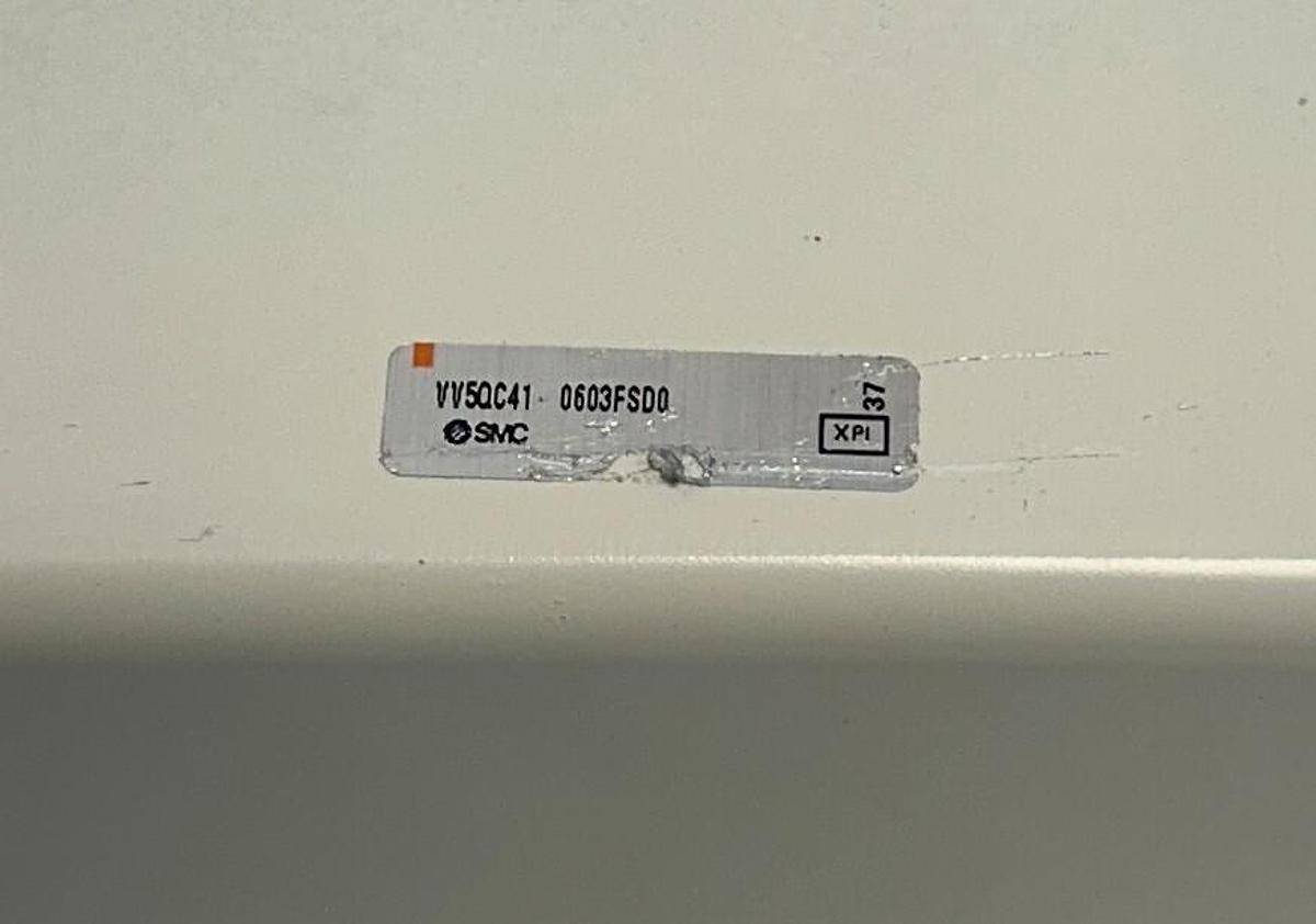 Used SMC VVSQC41-0603FSD0 / VVSQC410603FSD0 PNEUMATIC VALVE MANIFOLD BASE 6-SLOT NSNP