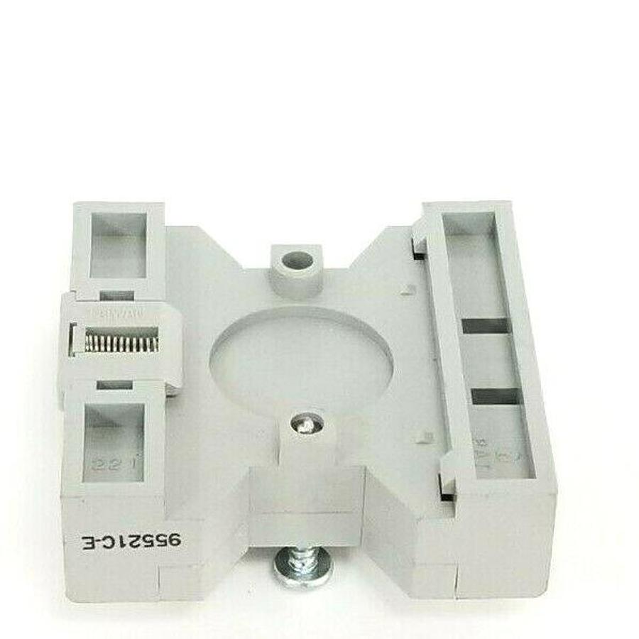 Used DAYTON 6X156E SOCKET 10A, 300VAC