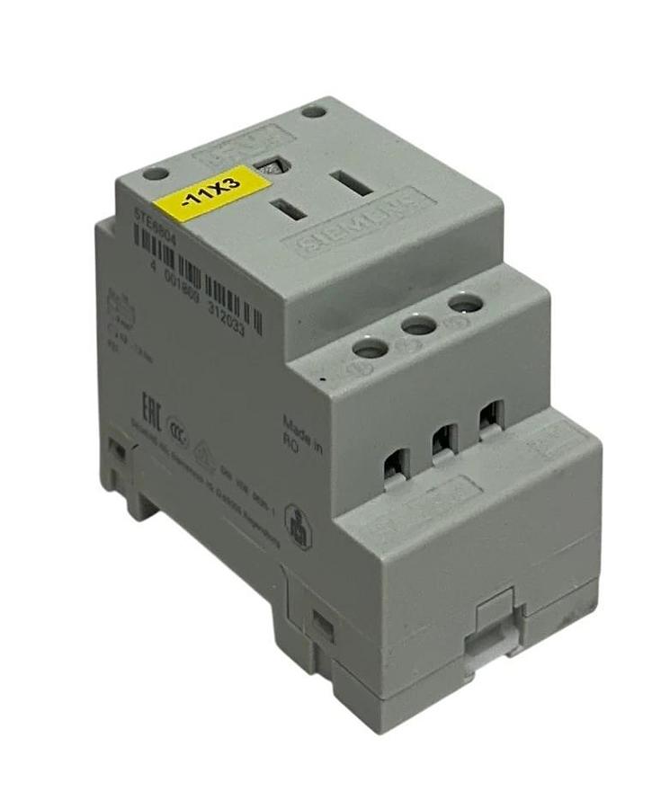 Used SIEMENS 5TE6804 OEM SOCKET OUTLET 15A 125VAC SenSchuko SOCKET USNP
