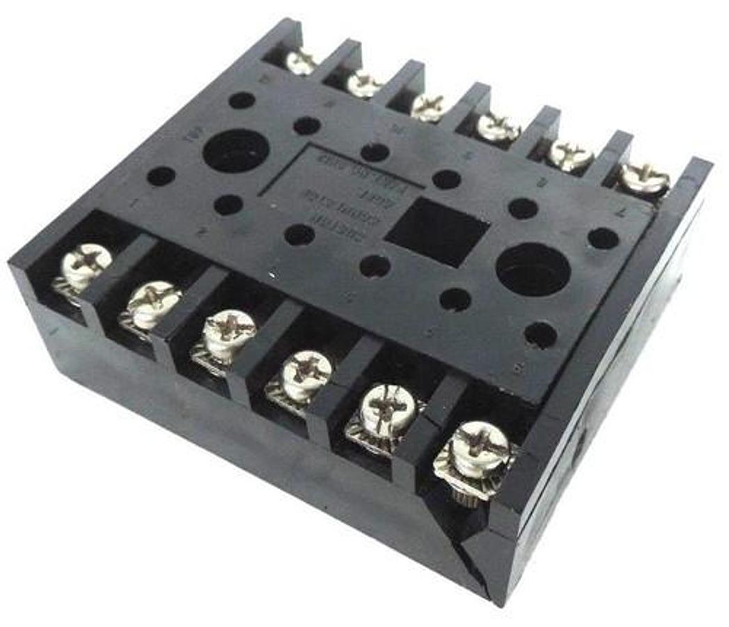 Used RED LION CONTROLS PRA11011 CONVERTER FREQUENCY TO ANALOG 115VAC PRA1-1011