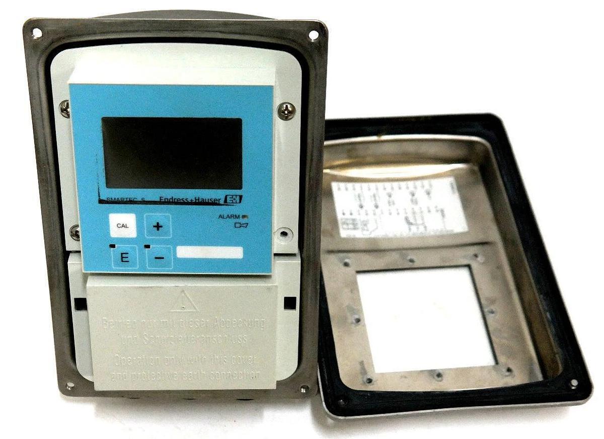 Used ENDRESS HAUSER CLD134-PCS158AA1 SMARTEC-S CONDUCTIVITY TRANSMITTER W/ SENSOR