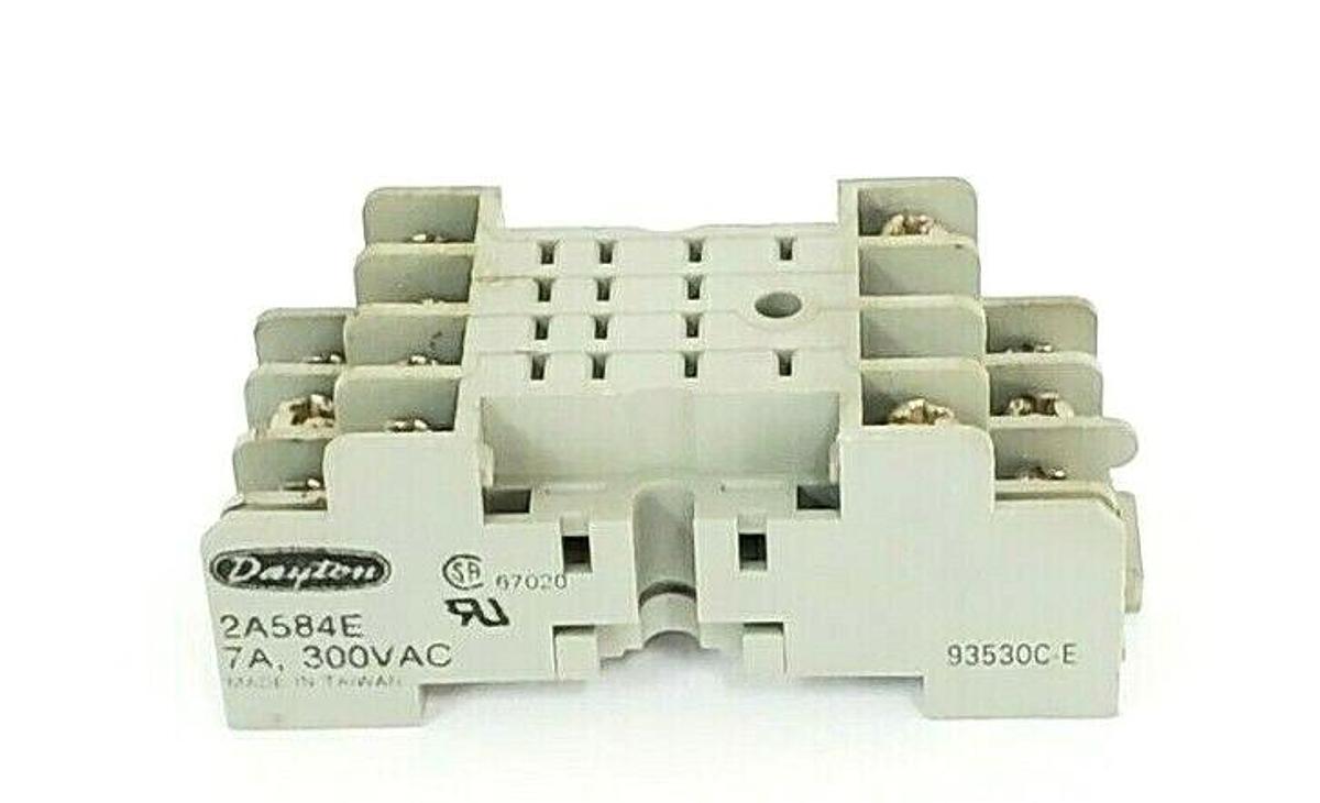 Used DAYTON 2A584E SOCKET RELAYS 7A, 300VAC