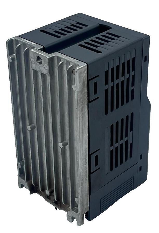 Used Mitsubishi FR-D720-0.2K Freqrol D700 Inverter 0.2kW 3-Phase 200V VFD