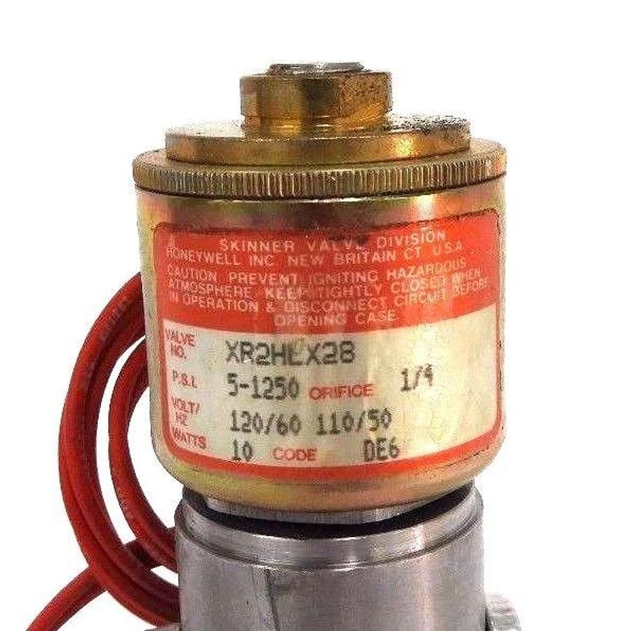 NEW SKINNER XR2HLX28 SOLENOID VALVE 1/4" NPT, 1-1250PSI, 120V, 10W, R2HLX28