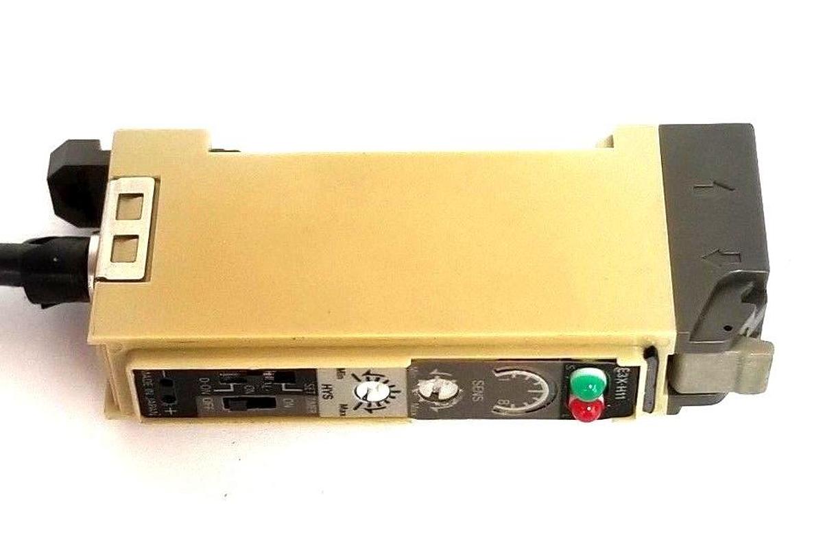 Used OMRON E3X-H11 PHOTOELECTRIC SENSOR 10-30VDC, E3XH11 *MISSING COVER*