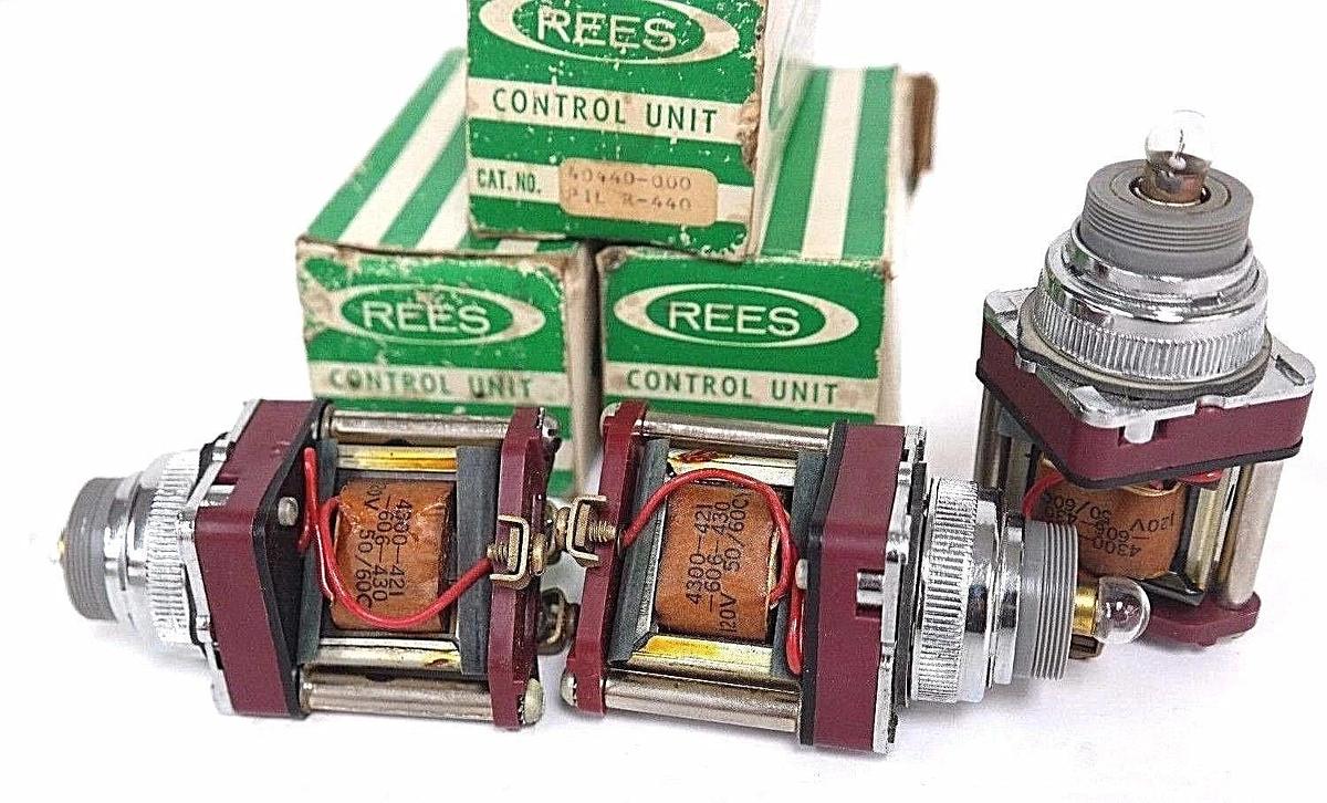 Used LOT OF 3 NEW REESE 40440-000 PILOT LIGHTS PIL R-440, 120V, 50/60HZ
