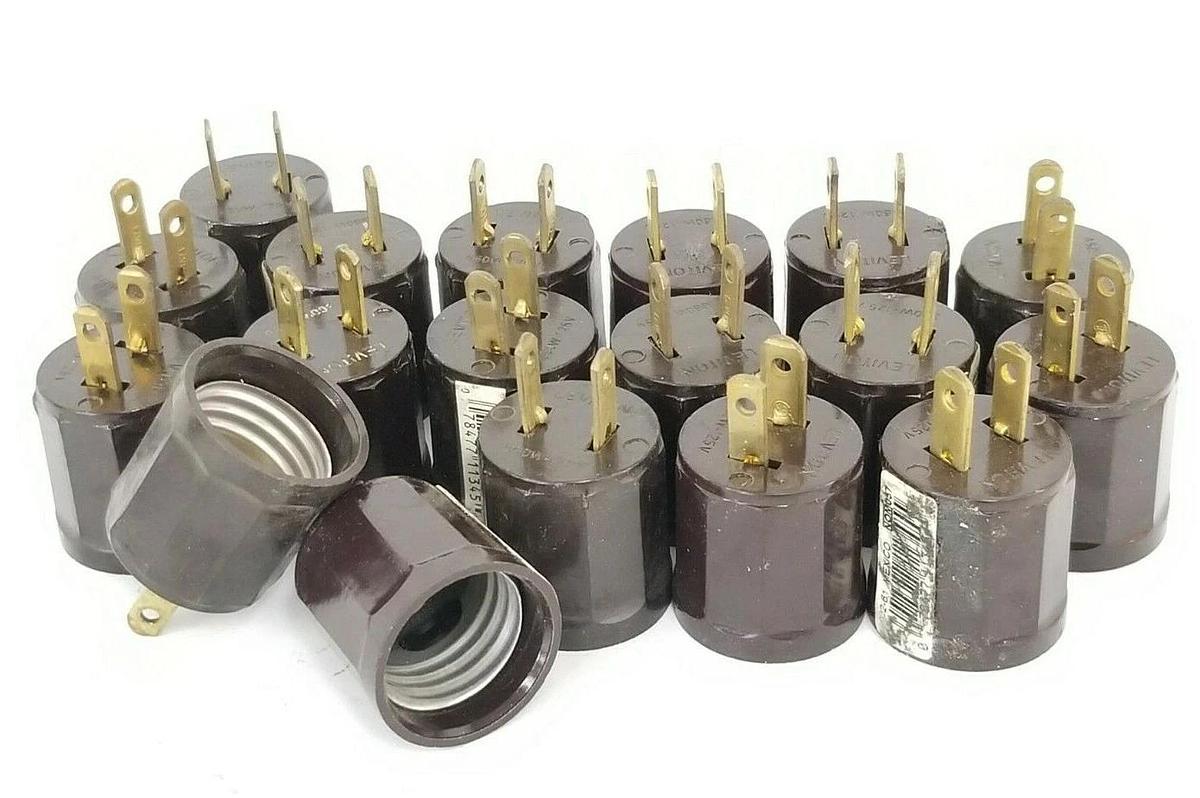 Used LOT OF 18 LEVITON 002-61 SOCKET / OUTLET PLUG-IN ADAPTERS 002-00061 002/630-61