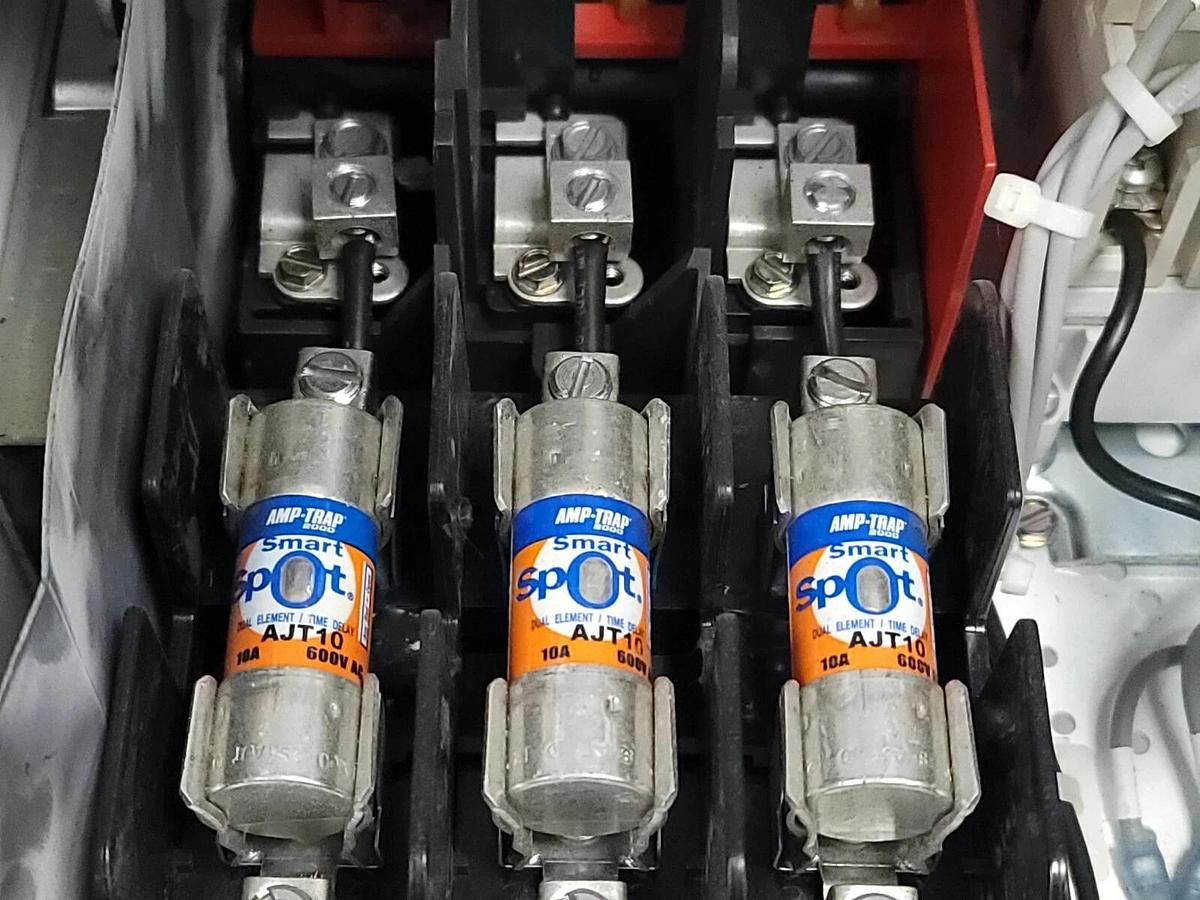 Used EATON CUTLER-HAMMER MNA02373 MOTOR CONTROL UNIT 480V 60Hz F209 MNA02373-016