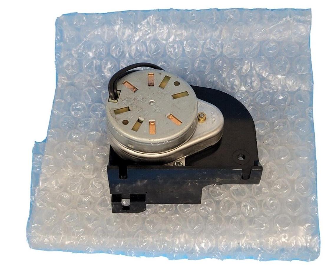 Used NIB EAGLE SIGNAL TM1A601 TIMER 6-SEC 120V/60HZ