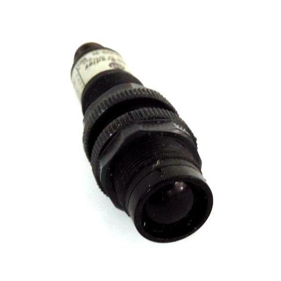 Used ALLEN BRADLEY 42CA-R1KNB-D4 SENSOR 42CAR1KNBD4, SER. A W/ NUTS