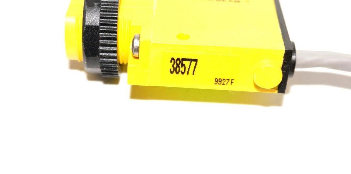 NEW BANNER SM312DMS-38577 SENSOR 5VDC D/O 42FT. STRIPPED 12IN ON END 38577