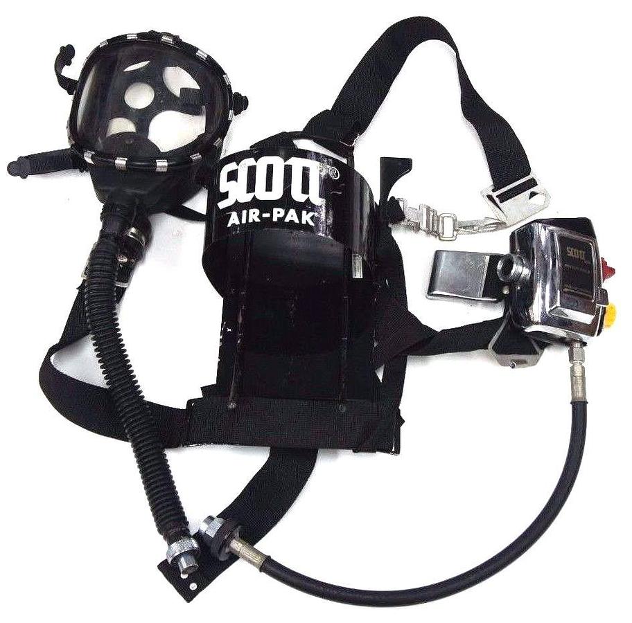 Used SCOTT AIR-PAK II PRESUR-PAK 800212-00 HARNESS P/N 800020-04 WITH MASK AND CASE