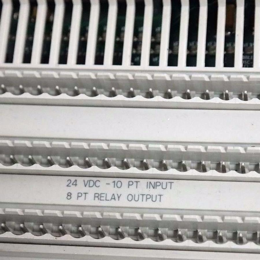 Used SCHNEIDER ELECTRIC 170ARM37030 I/O BASE, 24VDC, 10IN/8RLY