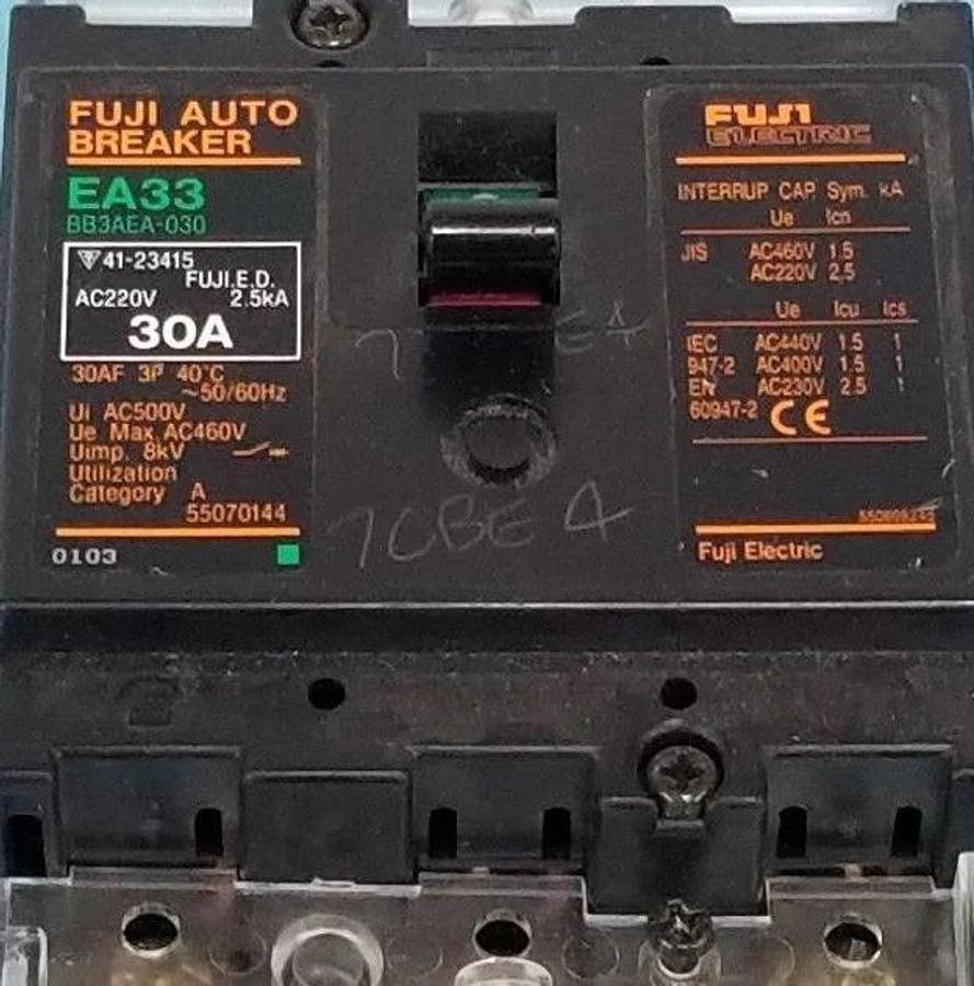Used FUJI EA33 30A CIRCUIT BREAKER EA33-30, BB3AEA-030
