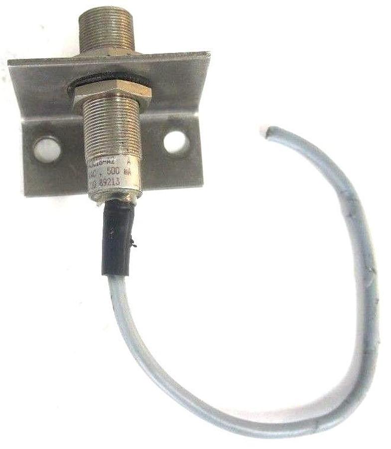 Used ALLEN BRADLEY 872C-A5C18-A2 PROXIMITY SWITCH SER A 872CA5C18A2