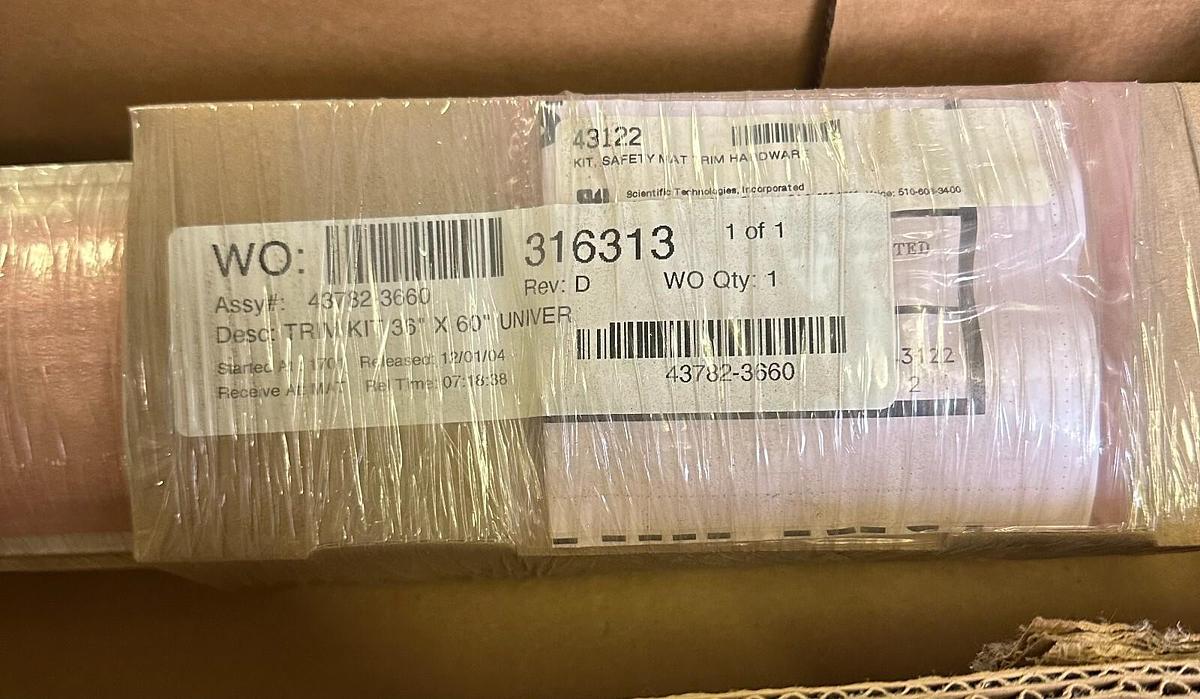 Used NEW STI 43122 SAFETY MAT TRIM HARDWARE KIT 43782-3660 / 437823660 36''X60'' UNI