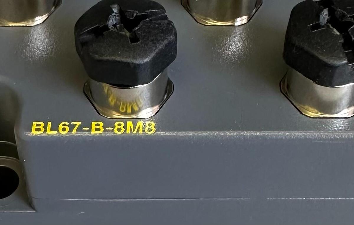 Used NEW TURCK BL67-B-8M8 / BL67B8M8 BL67 SYSTEM I/O BASE 8-CONNECTOR
