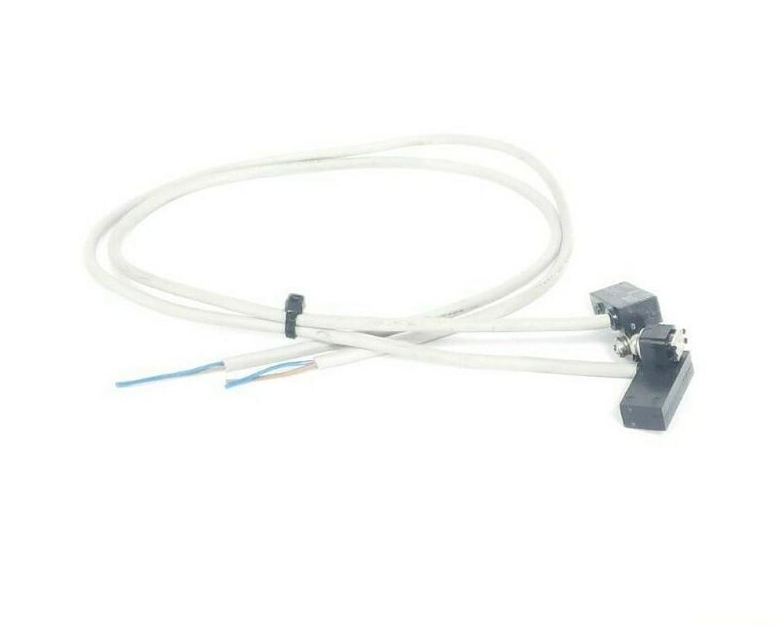 Used LOT OF 2 SMC D-A73 MAGNETIC REED SWITCH SENSORS DA73