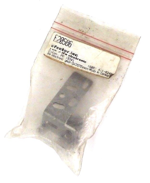 NIB IFM EFECTOR E20586 ANGLE BRACKET ASSEMBLY