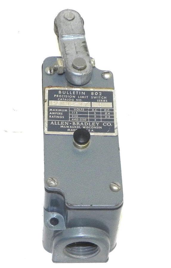 Used ALLEN BRADLEY 802-PAMJ217 LIMIT SWITCH W/ LEVER 802-PAMJ2-17 SER. C