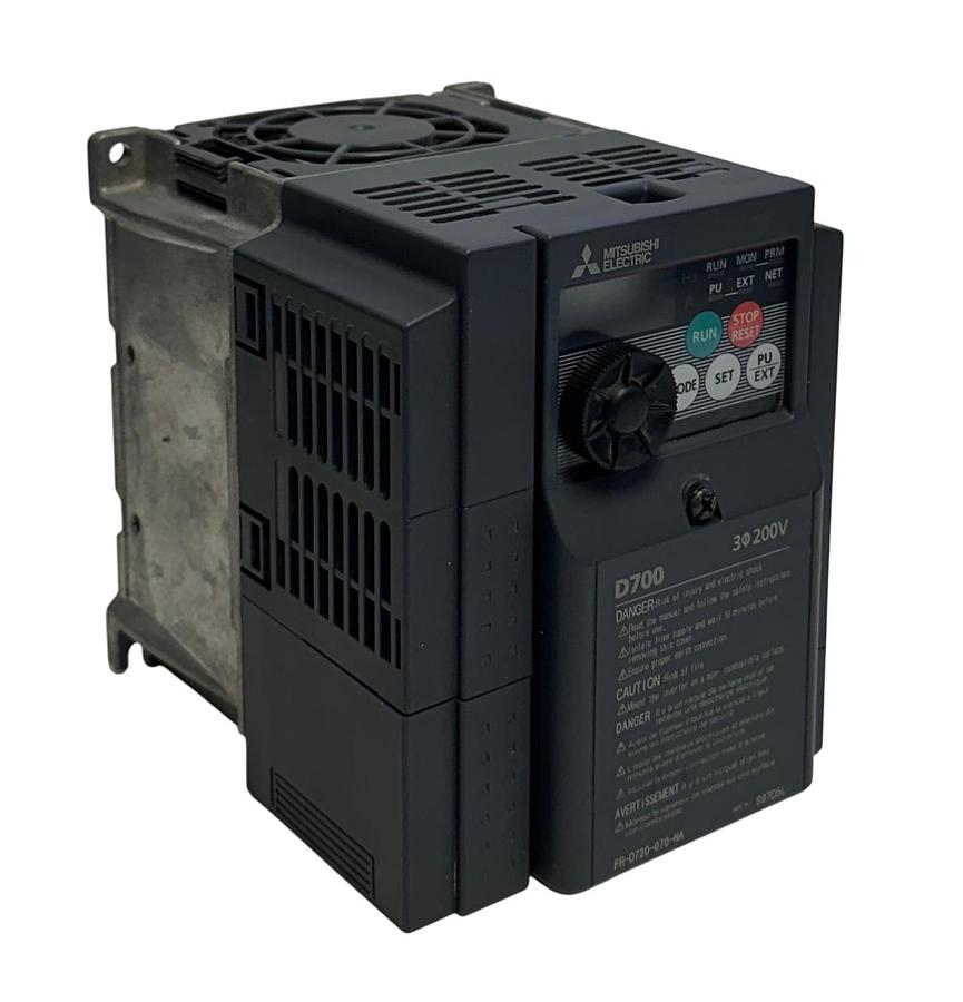 Used MITSUBISHI FR-D720-070-NA / FRD720070NA D700 INVERTER DRIVE 3PH 200-240VAC USNP