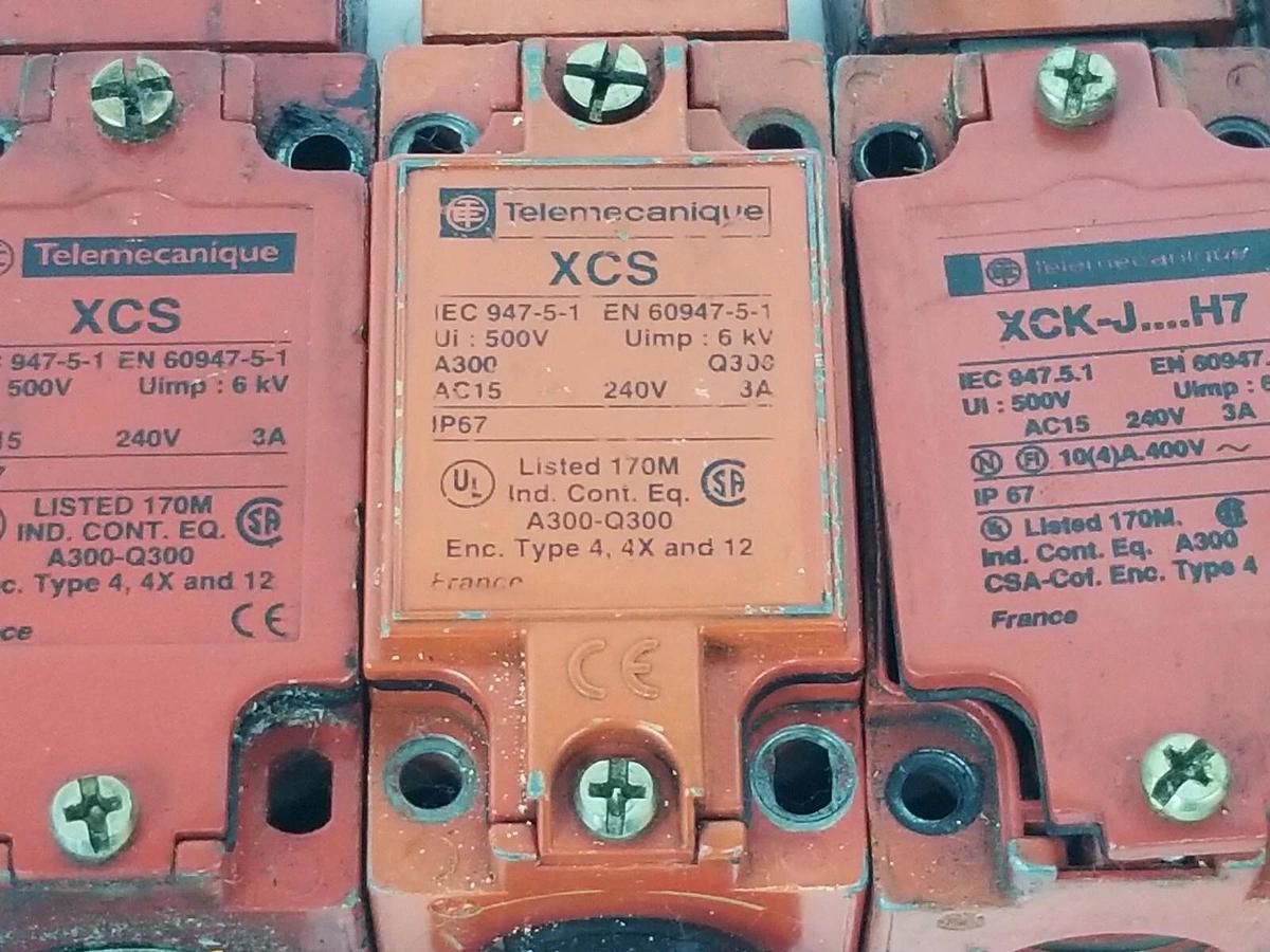 Used LOT OF TELEMECANIQUE XCS LIMIT SWITCH PARTS