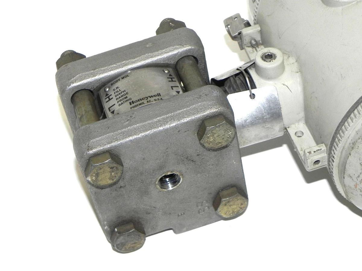 Used HONEYWELL ST3000 SMART TRANSMITTER YSTR12D-21A-3C0XXXXXX000-MB.F1C3-714B