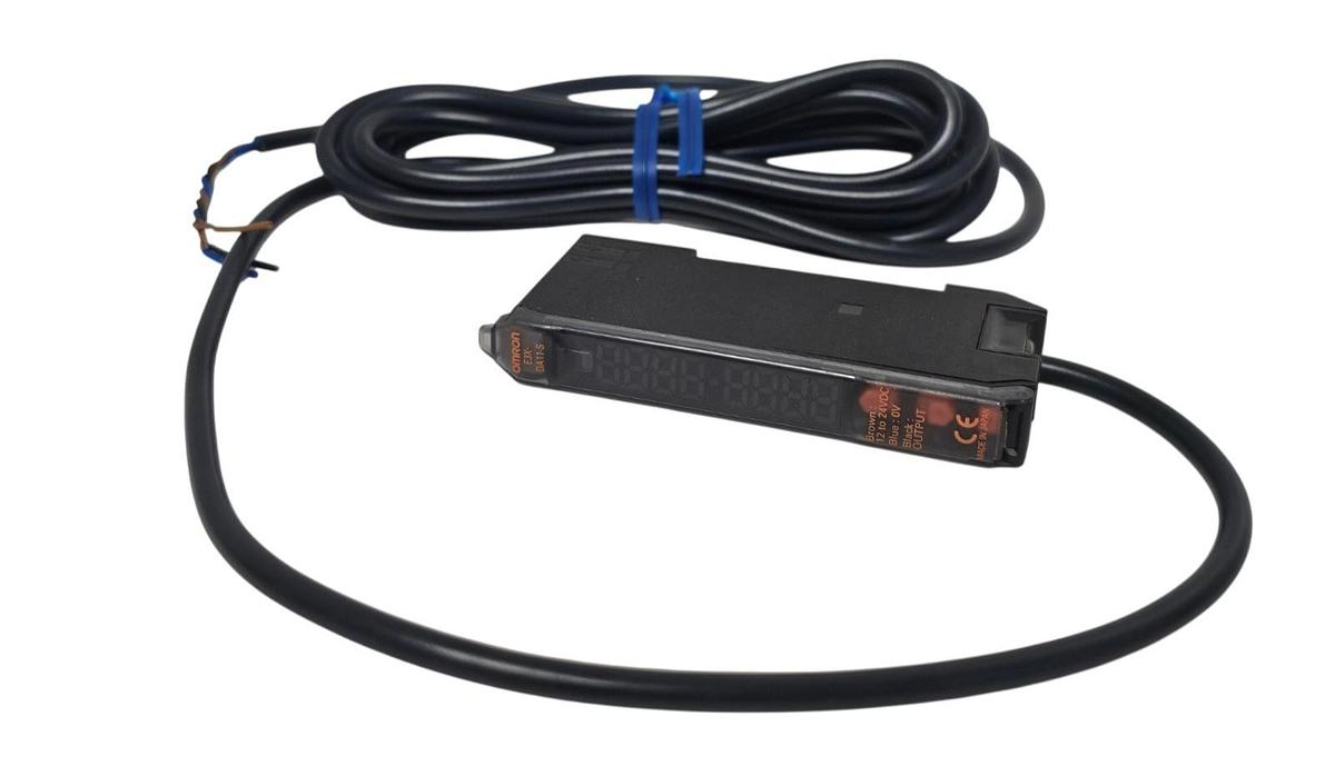 NEW OMRON E3X-DA11-S SENSOR FIBER AMPLIFIER PRE-WIRED 2M CABLE E3XDA11S