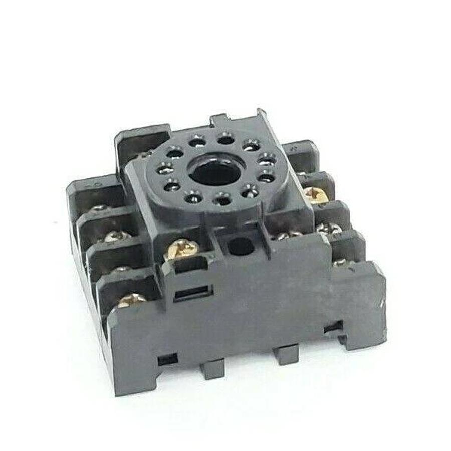 Used YOUNG ELECTRONICS DS-11-A RELAY SOCKET 10AMP 300V 11PIN OCTAL DS11A
