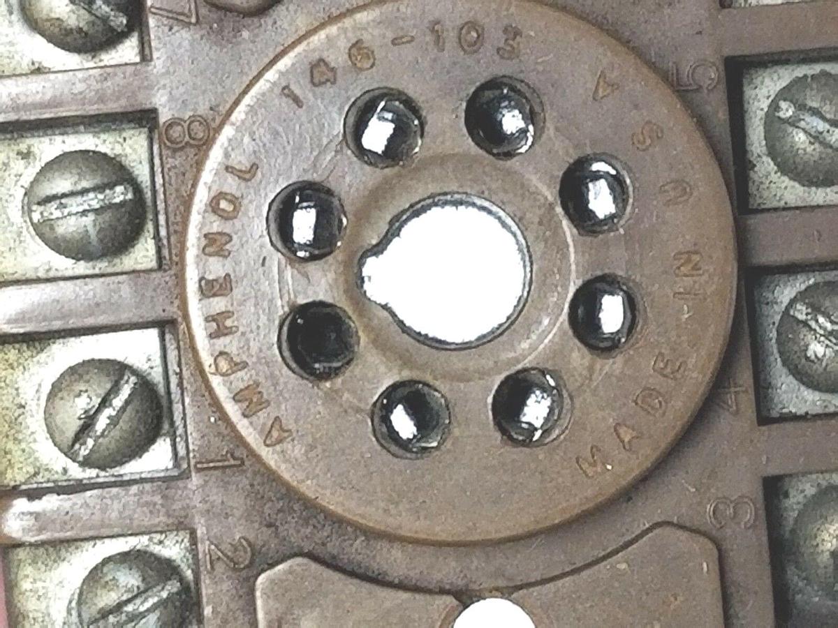 Used AMPHENOL 146-103 RELAY SOCKET 8PIN 146103