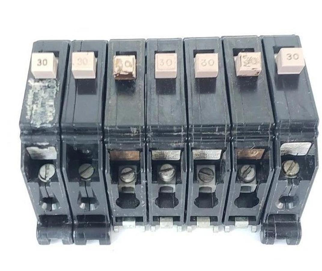 Used LOT OF 7 CUTLER HAMMER CH130 CIRCUIT BREAKERS 120-240V 30A 10K