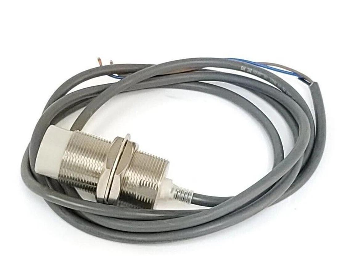 Used OMRON E2E2-X18MB1 PROXIMITY SENSOR E2E2X18MB1