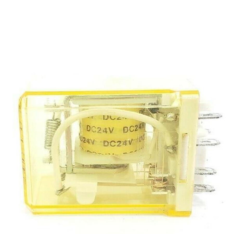 Used IDEC RR3B-D-DC24V RELAY PLUG-IN 3PDT 10A 24VDC, RR3BDDC24V