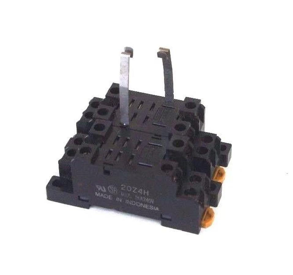 Used LOT OF 2 OMRON PTF08A-E SOCKET RELAY BASES PTF08AE