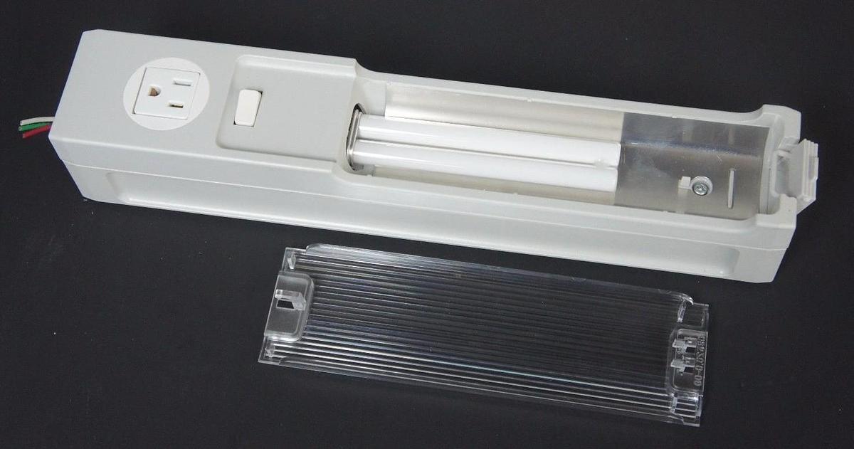 Used NEW WIEGMANN WKL025SWLT120 LIGHT,RECEPTACLE & COVER,120V, P/N: 02505.9-02